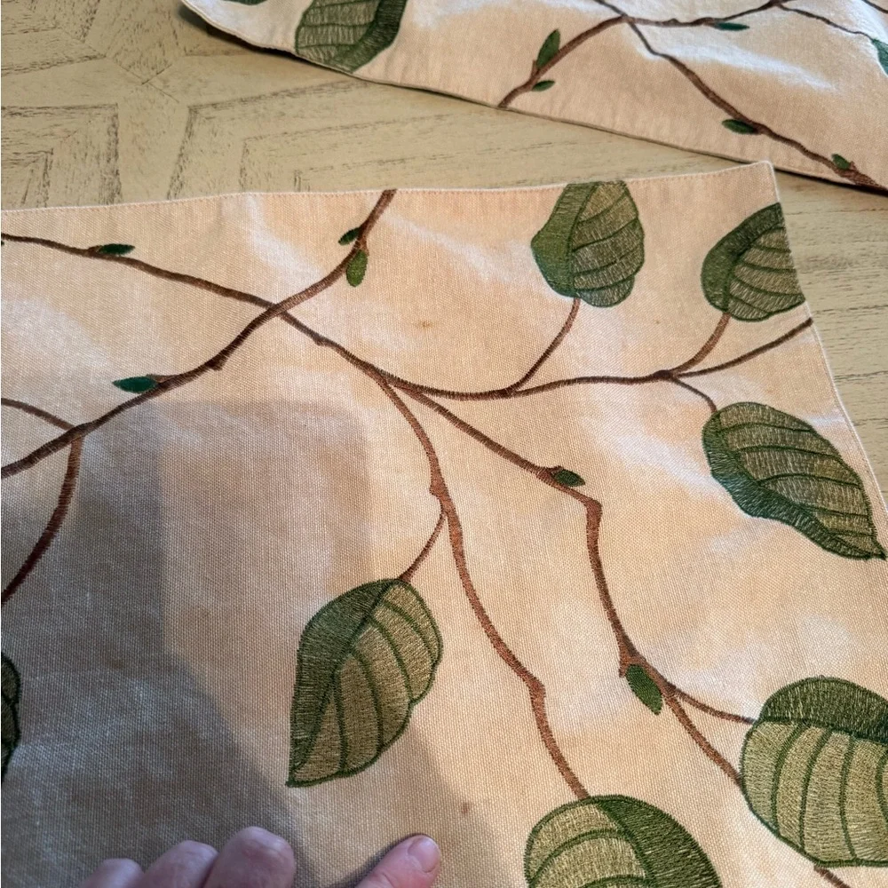 Crate&Barrel Cream and Green Leaf lot of 4 Placemats